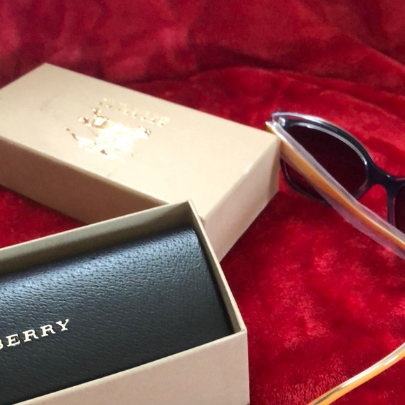 Burberry Sunglasses - Picture 5 of 5